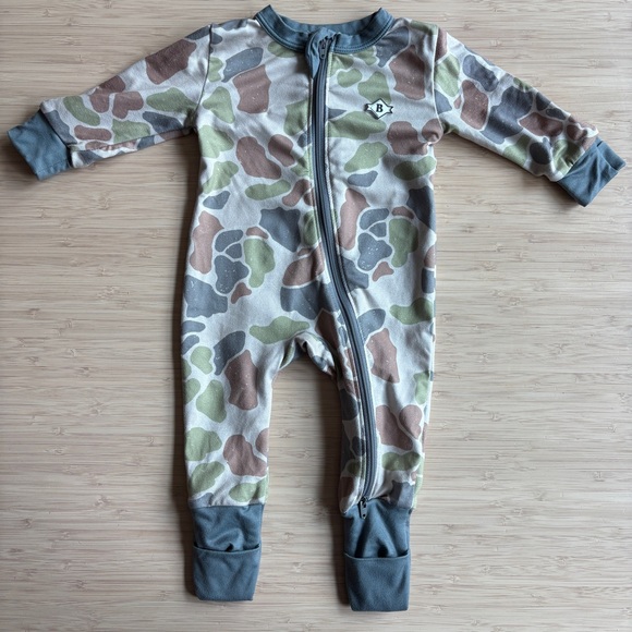 BURLEBO Other - camo kids one piece zipper pajama